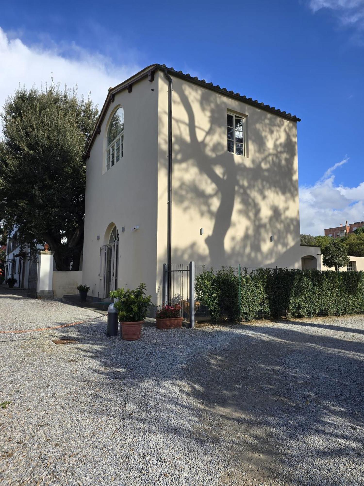 La Villa Apartments Tinaia - Excellent For Sardegna & Corsica - 6-8 Beds - Private Parking Included With Camera Livorno Exterior photo