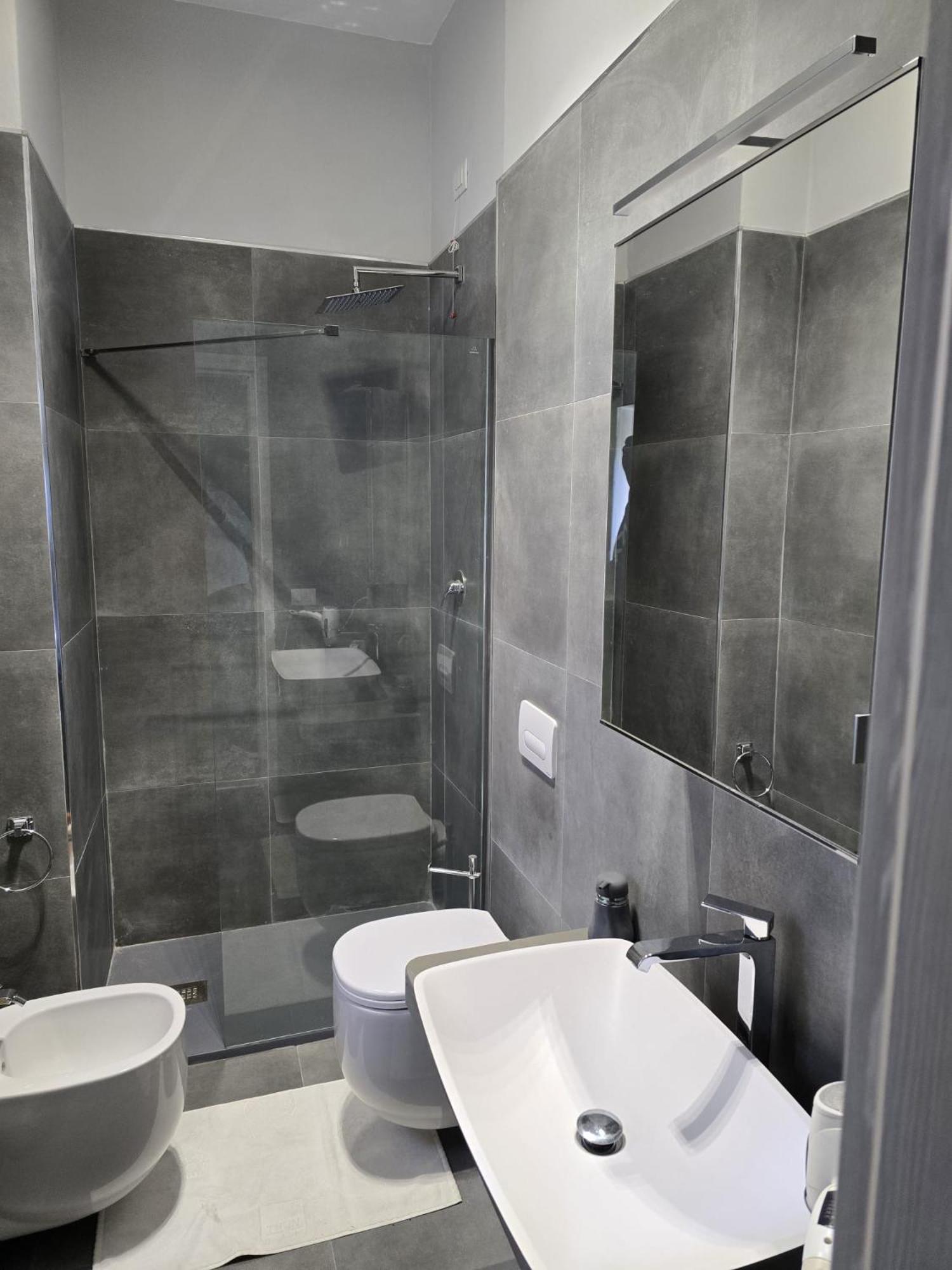 La Villa Apartments Tinaia - Excellent For Sardegna & Corsica - 6-8 Beds - Private Parking Included With Camera Livorno Exterior photo