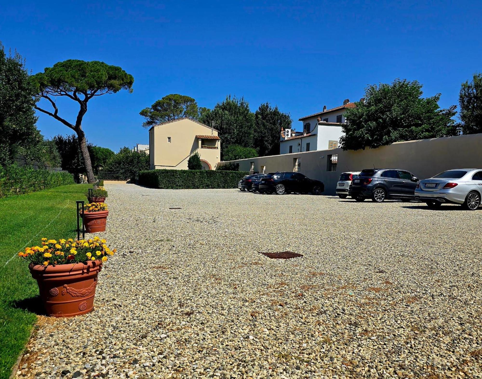 La Villa Apartments Tinaia - Excellent For Sardegna & Corsica - 6-8 Beds - Private Parking Included With Camera Livorno Exterior photo