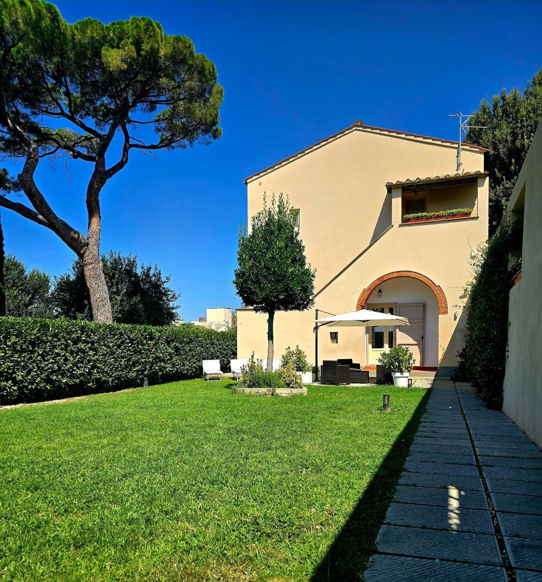 La Villa Apartments Tinaia - Excellent For Sardegna & Corsica - 6-8 Beds - Private Parking Included With Camera Livorno Exterior photo