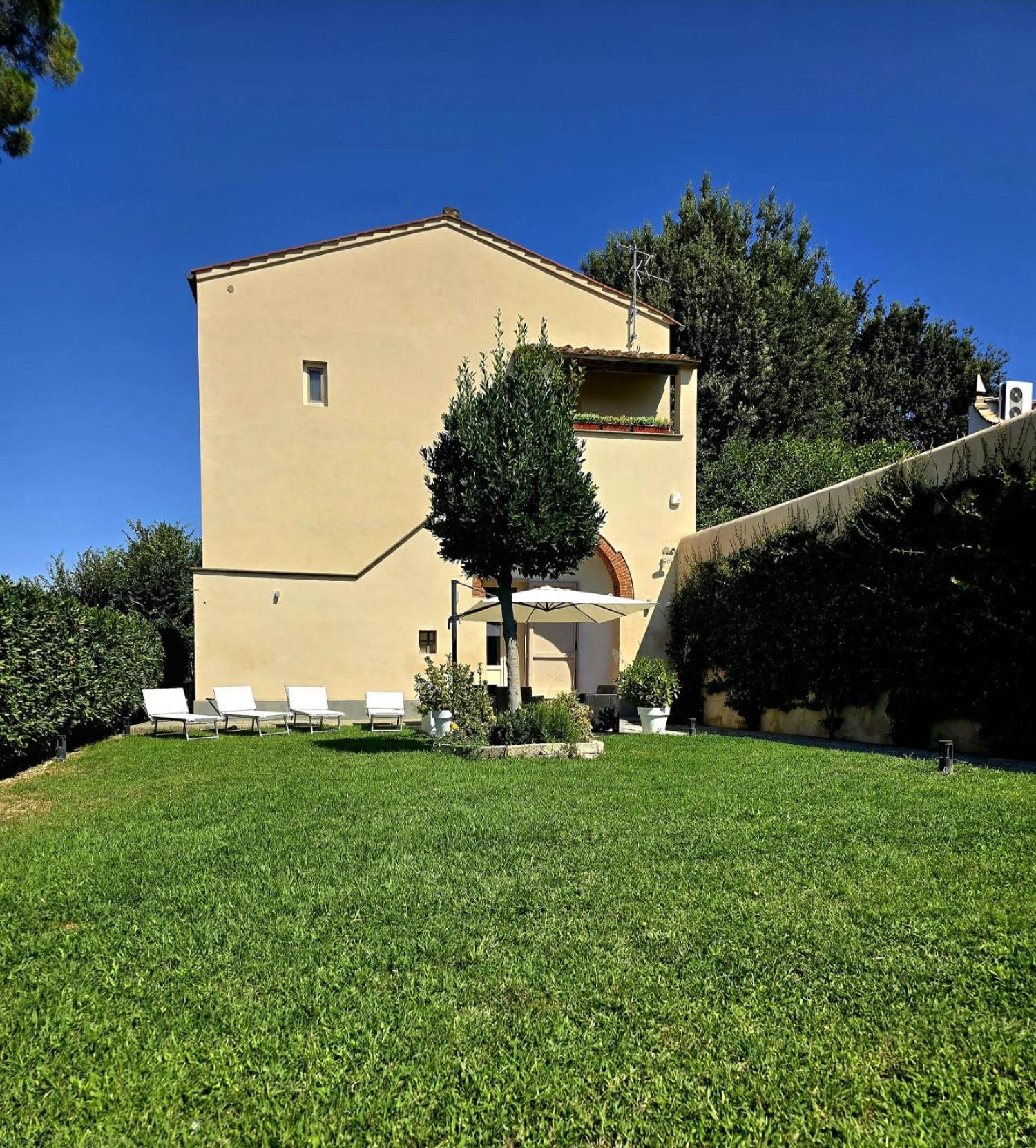 La Villa Apartments Tinaia - Excellent For Sardegna & Corsica - 6-8 Beds - Private Parking Included With Camera Livorno Exterior photo